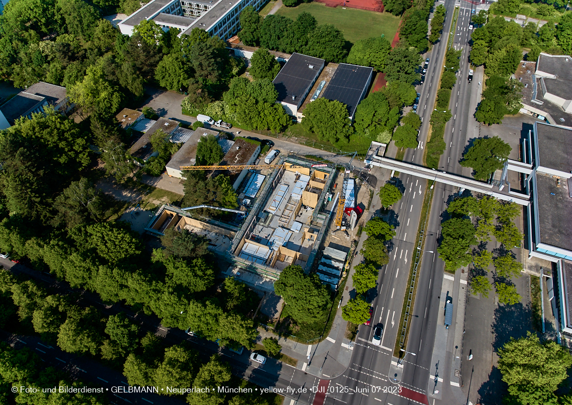 07.06.2023 - aktuelle Fotos von der »<strong><i>Baustelle zum Hort für Kinder</i></strong>« in Neuperlach in München